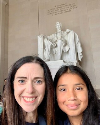 Michelle Fick with her daughter at the Lincoln Memorial.