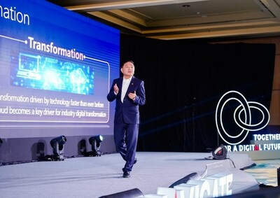 James Chen, Senior Vice President of H3C and Executive President of Cloud and AI Business Group, delivered a keynote speech entitled "Driving Digital Transformation with Cloud and AI" at H3C NAVIGATE 2023 International Business Summit