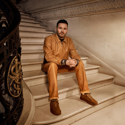 Kim Jones portant les chaussures HNY Low by Kim Jones 
Crédit : Brett Lloyd/Hennessy (PRNewsfoto/Hennessy)