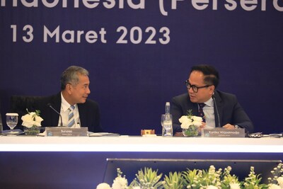 BRI 대표이사 Sunarso와 BRI 대표 위원 Kartika Wirjoatmodjo (PRNewsfoto/PT Bank Rakyat Indonesia Tbk (BRI))
