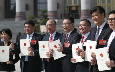 Deputies to the 14th National People's Congress, China's national legislature, take photos after the third plenary meeting of the first session of the 14th NPC on March 10, 2023. [Photo by Zou Hong/chinadaily.com.cn]