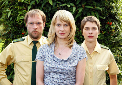 Bjarne Mädel, Caroline Peters, Meike Droste in Homicide Hills on MHz Choice.