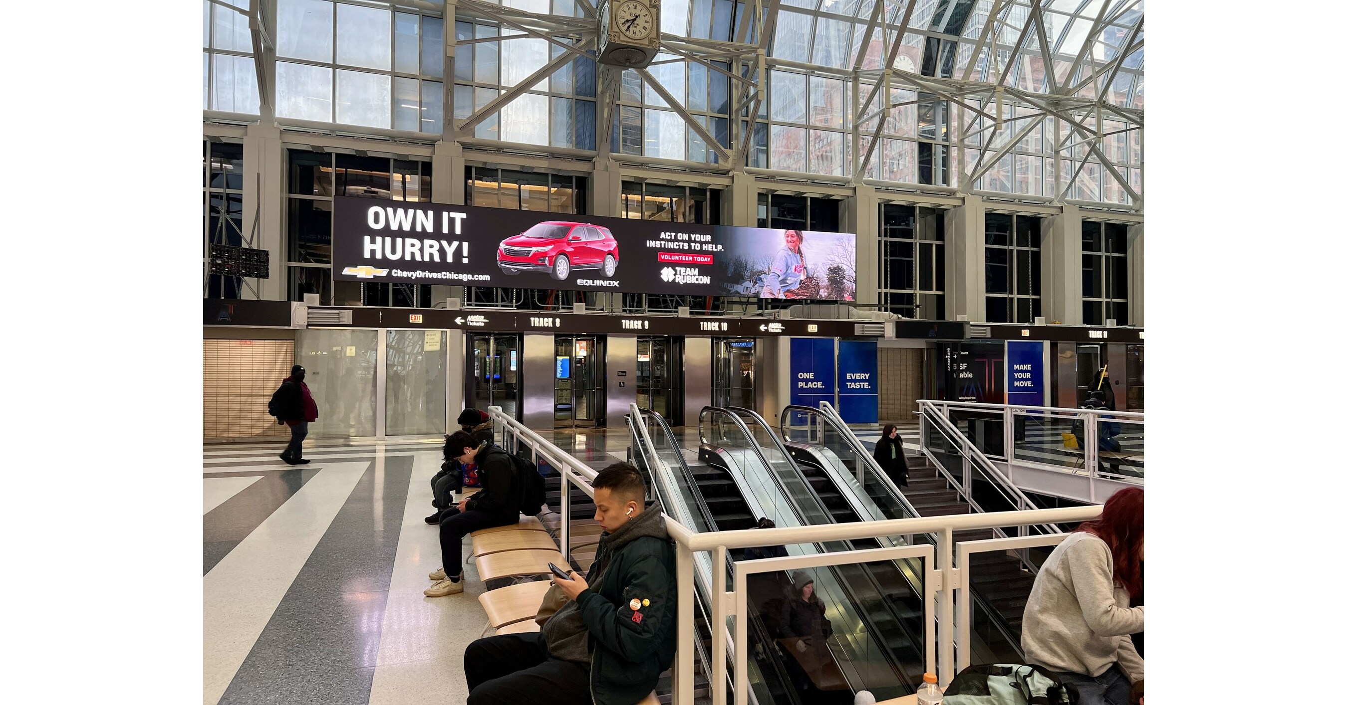 Iconic Chicago Commuter Transit Hub Gets Digital Media Transformation