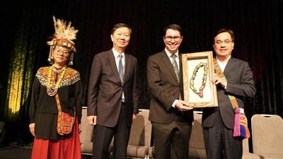 Minister Icyang Parod presented Patrick Gorman, MP and Assistant Minister to the Prime Minister, with a glazed Taiwan pictorial charm.