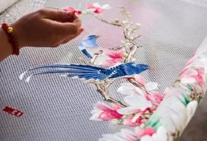 Xinhua Silk Road: Lu embroidery in East China's Wendeng showcases intangible cultural heritage charm