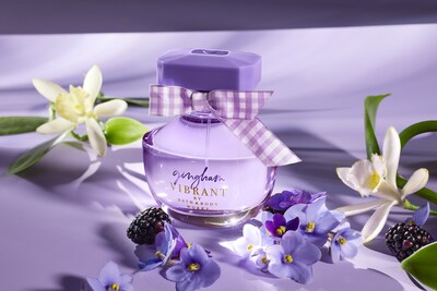 GINGHAM VIBRANT with fragrance notes of Wild Blackberry, Candied Violet & Soft Vanilla!