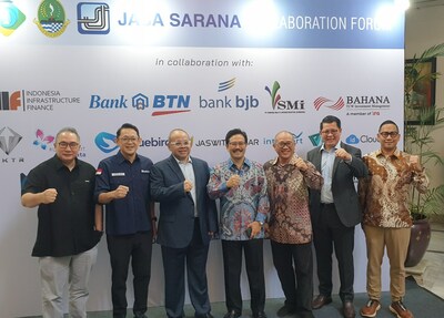 CEO and Co-Founder Digiasia Alexander Rusli with Hermansyah Haryono as Chief Operating Officer (COO) Digiasia Bios in the Collaboration Forum Jasa Sarana event.