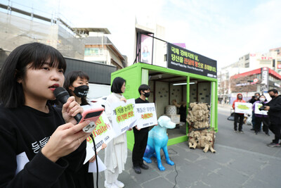 Supporters attend rally to put an end to South Korea's dog meat trade (CNW Group/Last Chance For Animals)