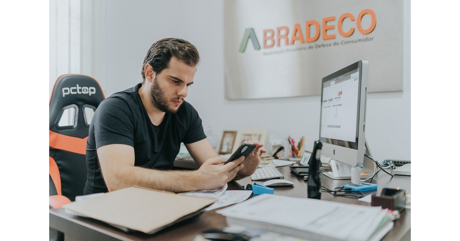 Empresário e mentor Leandro Castro Pelegrini destaca importância das ações coletivas para limpar o nome dos brasileiros e contribuir para a economia do país. Empresário e mentor Leandro Castro Pelegrini destaca importância das ações coletivas para limpar o nome dos brasileiros e contribuir para a economia do país.