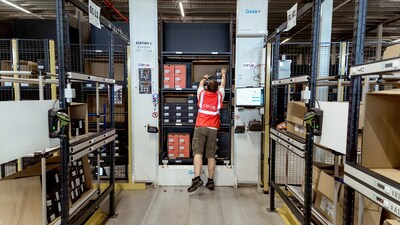 Geek+ robots power operations in CEVA Logistics’s new distribution center.