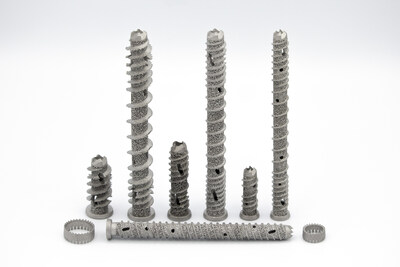 The Siber Ti product family features 3D-printed screws in 9.5mm, 11.5mm, and 14.5mm diameters with lengths 30mm-110mm. 3D-printed washers complement the screws.