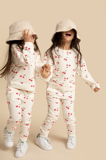 RISE LITTLE EARTHLING, AN OUT-OF-THIS-WORLD KID'S LIFESTYLE BRAND, HAS LANDED EXCLUSIVELY AT THE BAY (CNW Group/Hudson's Bay) RISE LITTLE EARTHLING, AN OUT-OF-THIS-WORLD KID'S LIFESTYLE BRAND, HAS LANDED EXCLUSIVELY AT THE BAY (CNW Group/Hudson's Bay)