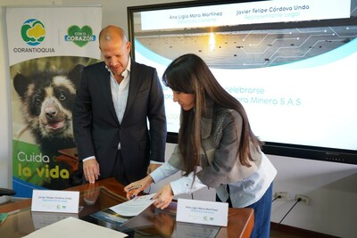 Signing of the Collaboration Agreement. (CNW Group/Soma Gold Corp.)
