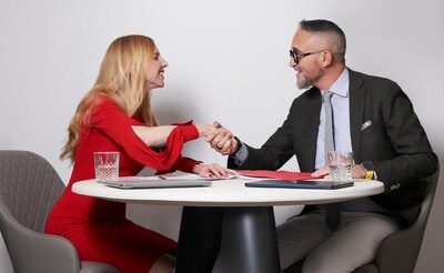 Alejandro Romero, Global CEO of LLYC, and Rebecca Bamberger, CEO of BAM, at the time of signing