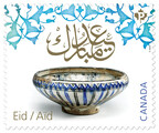 Un timbre célébrant l'Aïd alFitr et l'Aïd al-Adha présente un bol médiéval de la collection du Musée royal de l'Ontario