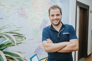 Leandro Castro Pelegrini lidera movimento por uma nova era econômica no Brasil, promovendo ações coletivas e gerando empregos