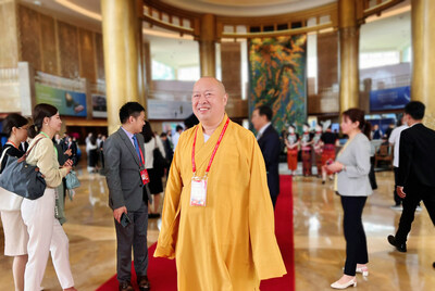 The Venerable Buddhist Master Yin Shun, Vice President of the Buddhist Association of China and President of the Buddhist Association of Hainan Province