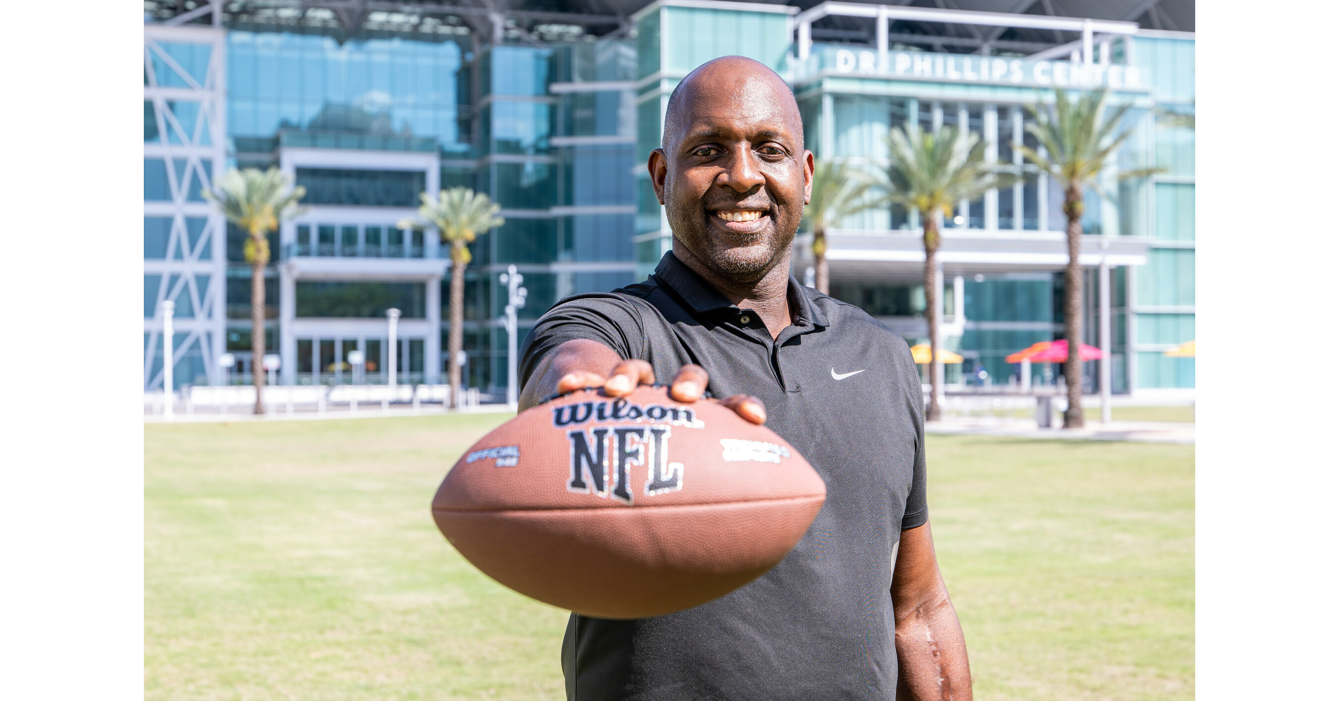 Chicago Bears tight end Desmond Clark, center, throws receiver