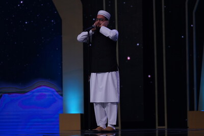 The contestant Mohammed Hafez al-Rahman raising adhan in Otr Elkalam competition in Saudi Arabia.