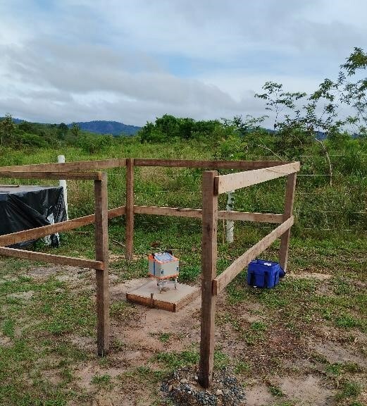 Figure 1: Gravity Base Station at the Luanga Office (Left). (CNW Group/Bravo Mining Corp.) Figure 1: Gravity Base Station at the Luanga Office (Left). (CNW Group/Bravo Mining Corp.)