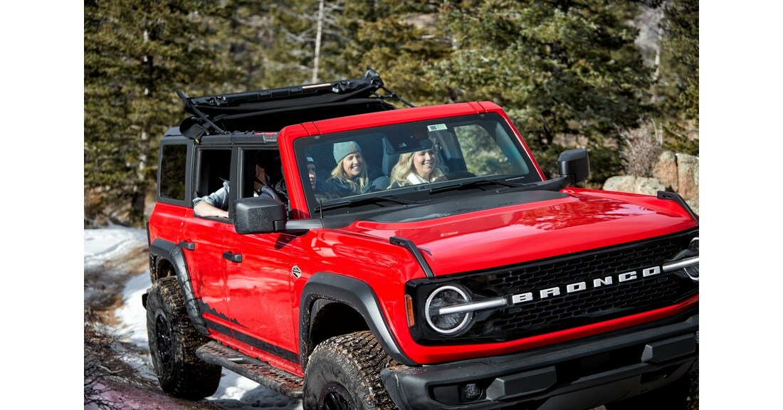 New Bestop® Skyrider™ Retractable Top for Four Door Ford Bronco Creates