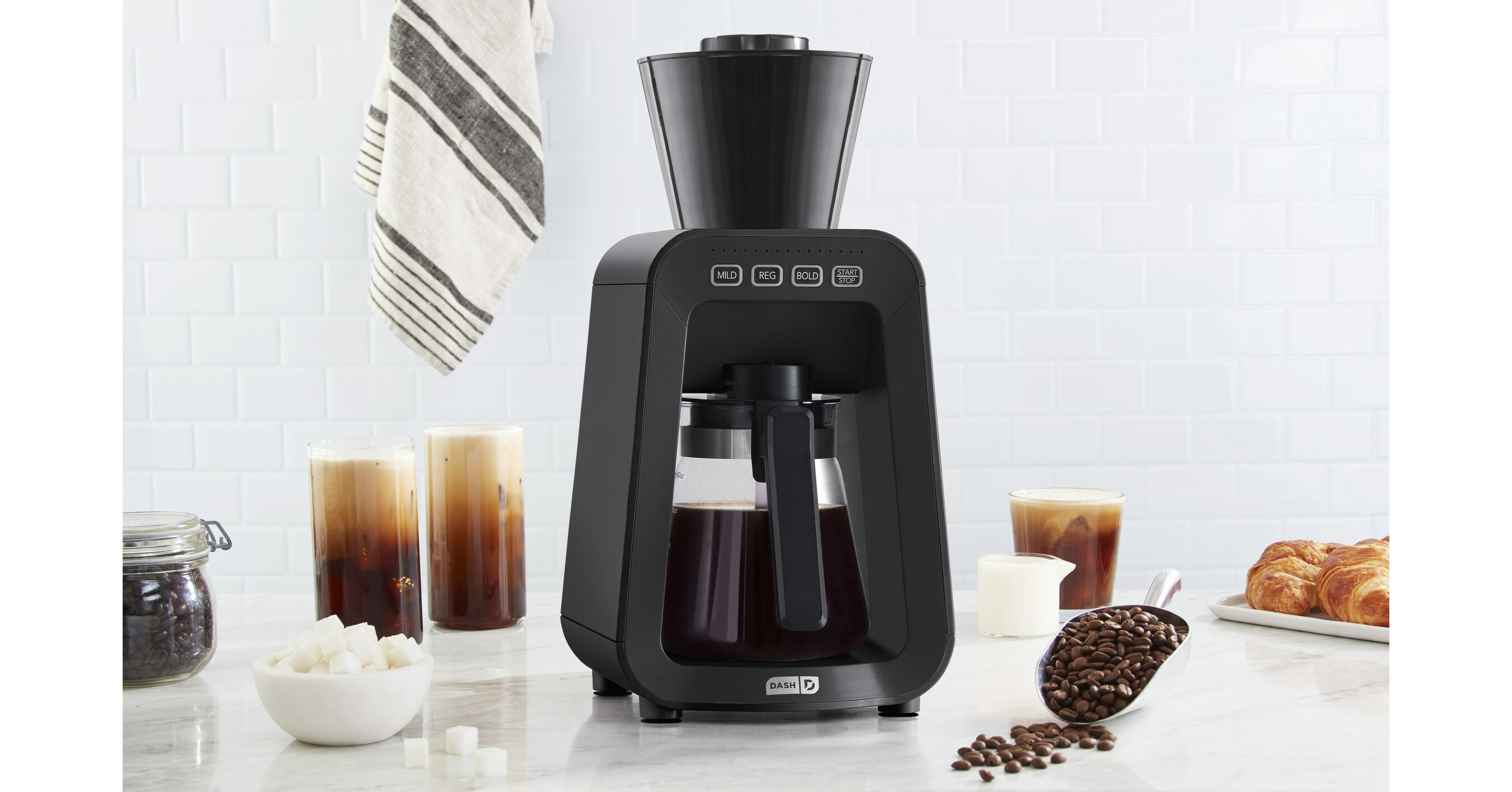 DASH Rapid Cold Brew Maker with VacuPress™ Technology with Glass Carafe for  40 Ounces of Instant Fresh Cold Brew Coffee or Iced Tea