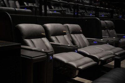Landmark Cinemas Premiere Seating experience featuring 3-seats. (CNW Group/Landmark Cinemas LP)