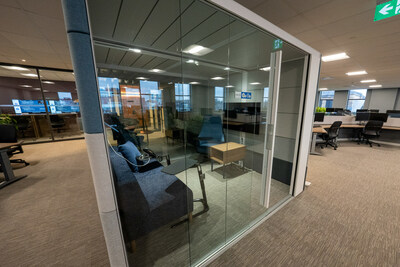 Sun Life’s Waterloo pilot has more collaboration and well-being spaces, including some that auto-enclose into soundproof pods for confidential conversations. (CNW Group/Sun Life Financial Canada)