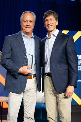 Tim Sease, SouthState Investment Services Executive Vice President and Managing Director, accepts the award for Top Investment Program of the Year from Dan Arnold, President and Chief Executive Officer of LPL Financial.