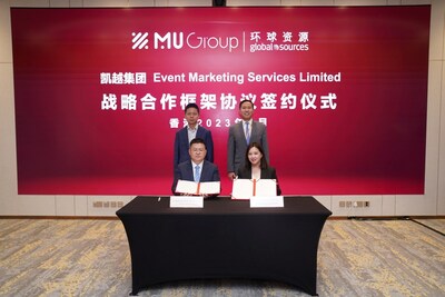 Ms. Carol Lau (right) and Mr. Fan Yunchang(left) signed the agreement (PRNewsfoto/环球资源Global Sources)