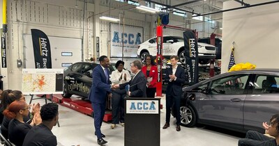 Hertz Chair and CEO Stephen Scherr and Mayor of Atlanta Andre Dickens shake hands at the launch of Hertz Electrifies Atlanta.