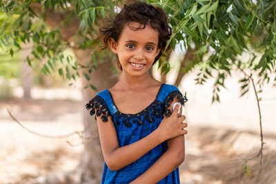 In Aden, Yemen, 7-year-old Hind Ali Nasser holds her arm after being vaccinated. (CNW Group/UNICEF Canada)