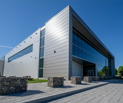 Le Centre de production de produits biologiques  Montral. (Groupe CNW/Conseil national de recherches Canada)