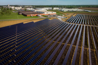 Covering nearly 15 aces, the Hopkinsville solar field produces enough clean energy to power Stanley Black & Decker’s 280,000 sq. ft onsite production facility while also providing excess energy back to the state of Kentucky.