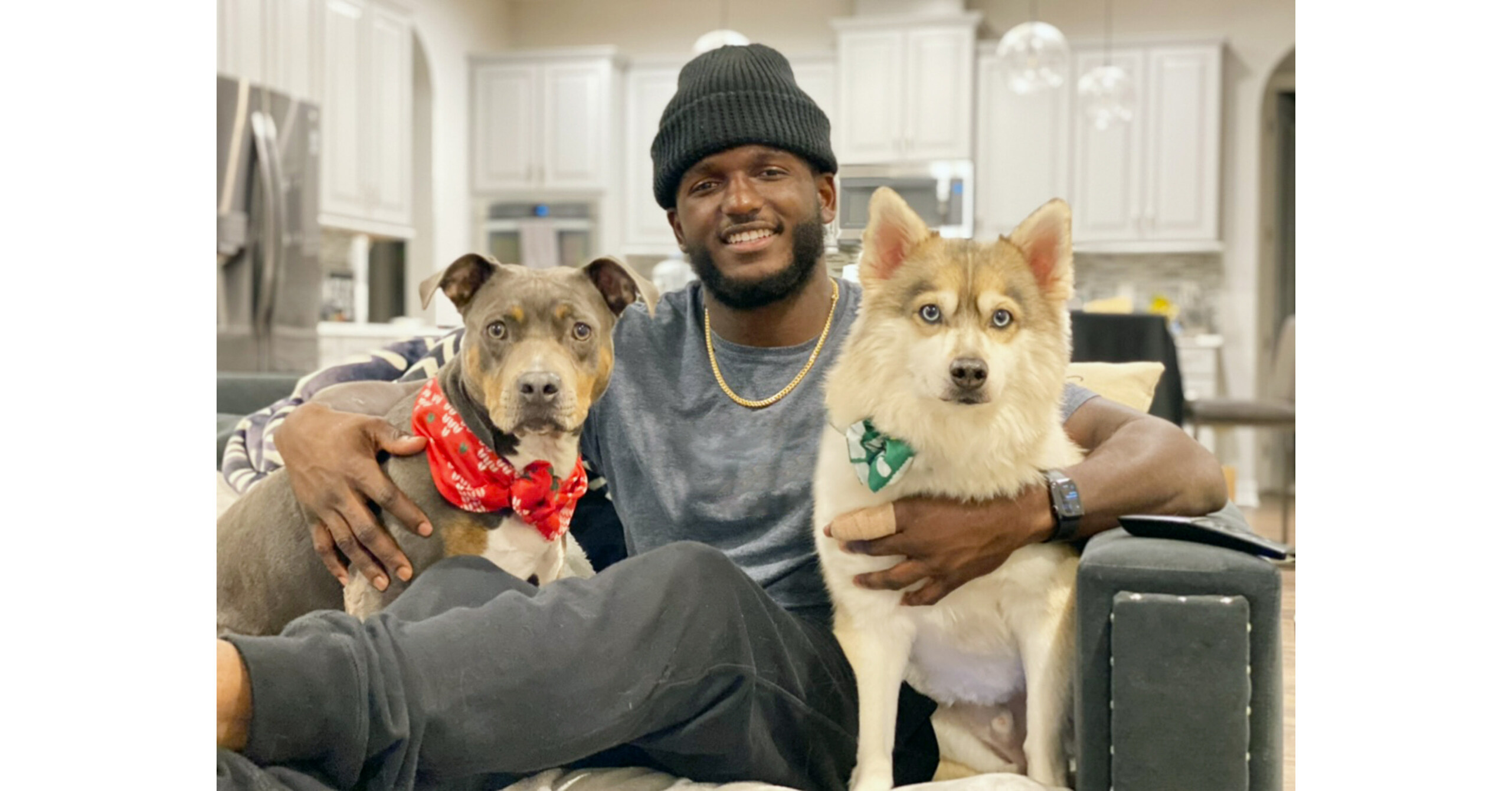 Bucs' Chris Godwin helps shelter pets on NFL Draft week