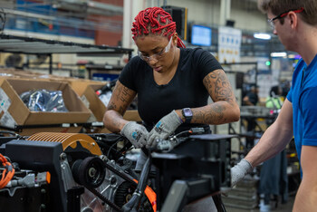 Polaris employees at the Huntsville, Ala., plant assembling a RANGER XP Kinetic. Unless noted, trademarks are the property of Polaris Industries Inc. © 2023 Polaris Industries Inc.