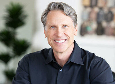 iHerb's Wellness Experts library features Dr. Michael Murray, one of the world's leading authorities on natural medicine, serving as iHerb's Chief Scientific Advisor.