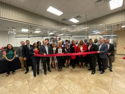 Simmons Bank celebrates grand opening of new Whitehaven branch.