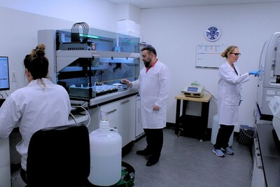 ovo labo, le laboratoire d'analyses mdicales de la clinique ovo devient le premier laboratoire qubcois  offrir l'analyse du dpistage prnatal Harmony (Groupe CNW/Clinique ovo)
