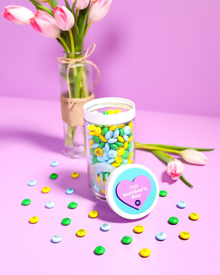 M&M'S is celebrating the spring season with an array of customizable gifts that are full of colorful fun for Mother’s Day, Father’s Day, Graduation and more.