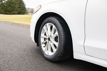 Features of the new Kelly® Edge® Touring A/S include biting tread block edges and sweeping grooves designed to provide all-season traction and evacuate water and slush. Sturdy angled tread blocks and a symmetrical tread pattern help stabilize the tread footprint and provide confident handling.
