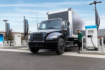 battery electric Freightliner eM2 pick up and delivery medium duty truck
a Daimler Truck North America brand
