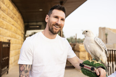 Leo Messi with white falcon in Diriyah