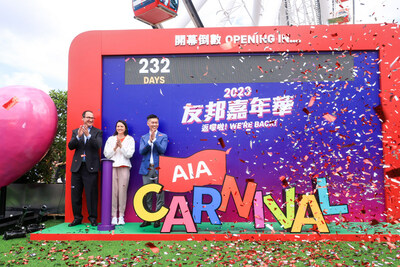 Mr Randy Bloom, CEO of Great China Entertainment Group Limited (left), Ms Siobhan Haughey, AIA Hong Kong and Macau Ambassador and Hong Kong Swimmer (middle) and Mr Alger Fung, Chief Executive Officer of AIA Hong Kong & Macau (right) jointly kick-started the official countdown clock for the AIA Carnival, which will return to Hong Kong after 232 days.