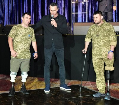 Ukraine Relief Fund Gala Host Wladimir Klitschko with Ukrainian Soldiers Artem Moroz and Serhii Andriishyn at Seminole Hard Rock Hotel & Casino Hollywood (Photo Courtesy Hard Rock Heals Foundation / Credit Tom Craig)