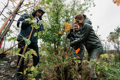 Nespresso Canada employees in action at a tree planting activity last year. (CNW Group/Nestle Nespresso SA)