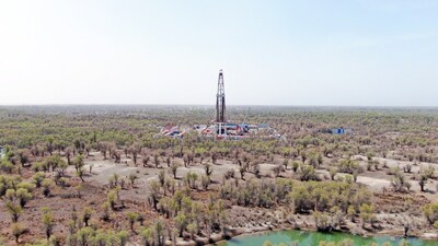 Sinopec comienza la perforación del pozo de petróleo y gas más profundo de Asia, Proyecto Deep Earth 1-Yuejin 3-3 XC, en la cuenca del Tarim. (PRNewsfoto/SINOPEC)