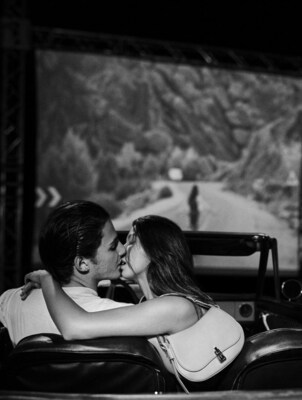 Imagen Campaña primavera beso pareja (PRNewsfoto/Novus Inc.)