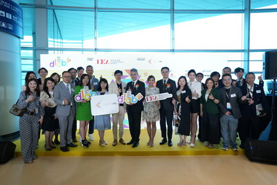Group photo of all guests and the representative of 45 local designers and design IP owners. (PRNewsfoto/å‰µæ„å‰µæ¥­æœƒ IEA)