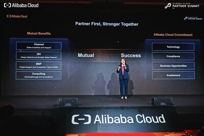 Selina Yuan, President of International Business, Alibaba Cloud Intelligence delivered a keynote speech at Alibaba Cloud Partner Summit 2023 (PRNewsfoto/Alibaba Cloud)